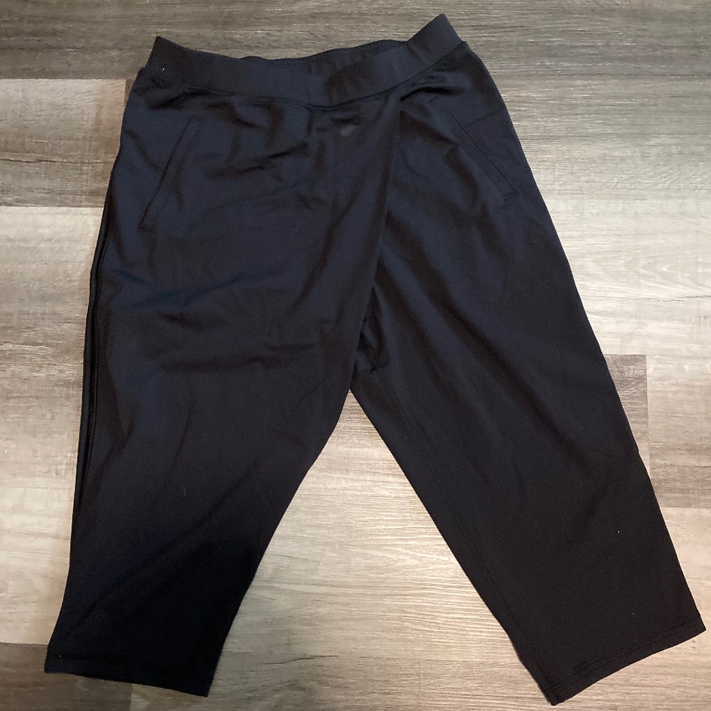 🎀 Lululemon Fold Over Capri Pants Size 4
